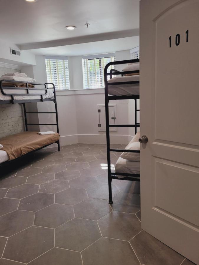 May Flower Hostel Llc Вашингтон Экстерьер фото